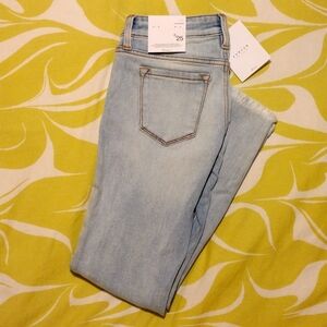 KanCan Size 3 Skinny Jeans. (Size 25). Low Waist, Frayed.